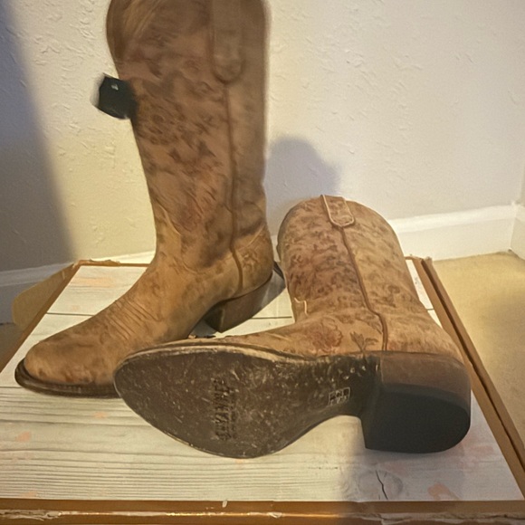 Shyanne Brown Heeled Boots with Rustic Western Charm - Picture 2 of 4